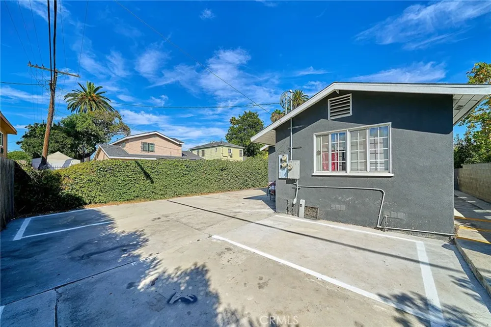 3013 S West View Street Los Angeles, CA 90016