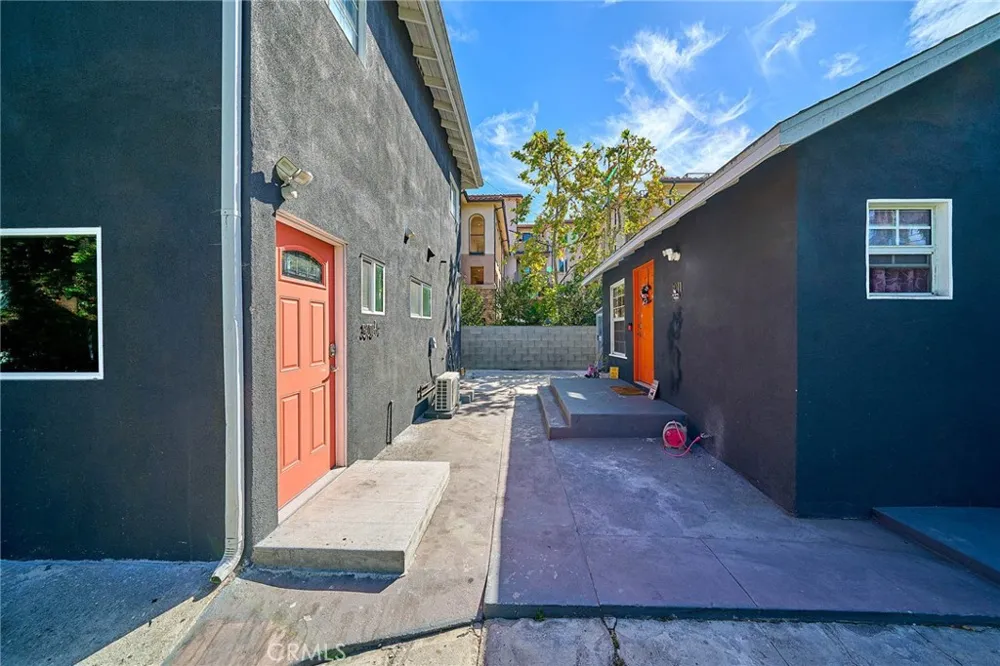 3013 S West View Street Los Angeles, CA 90016