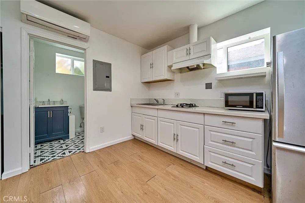 3013 S West View Street Los Angeles, CA 90016