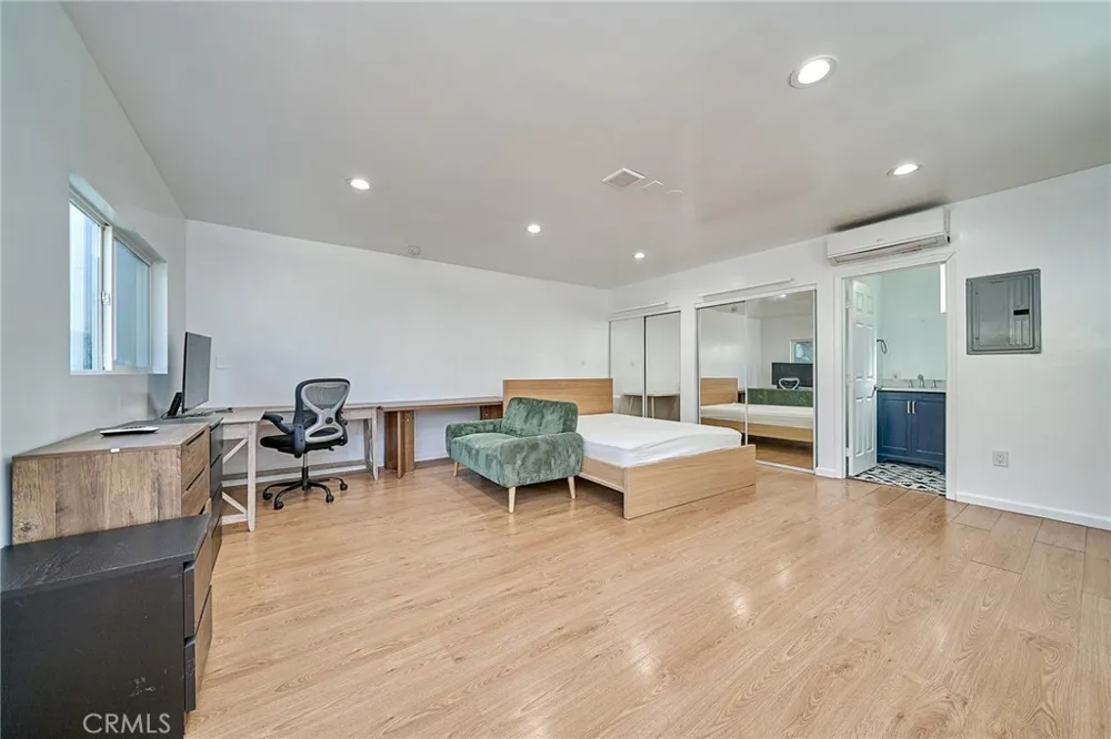 3013 S West View Street Los Angeles, CA 90016
