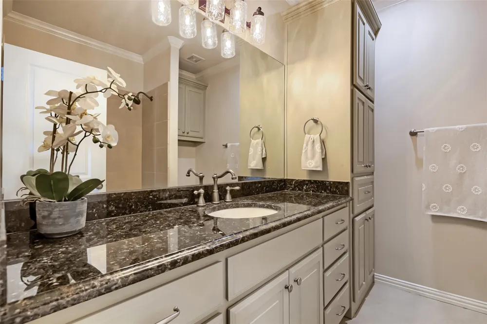 6335 Vanderbilt Avenue Dallas, TX 75214