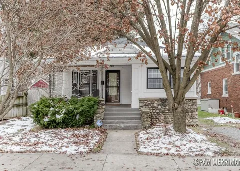 306 Valley Avenue NW