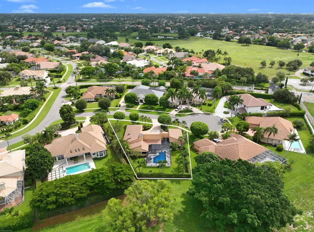 2379 Newbury Court Wellington, FL 33414