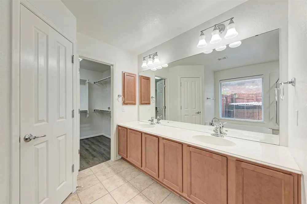 412 Golden Eagle Lane Leander, TX 78641
