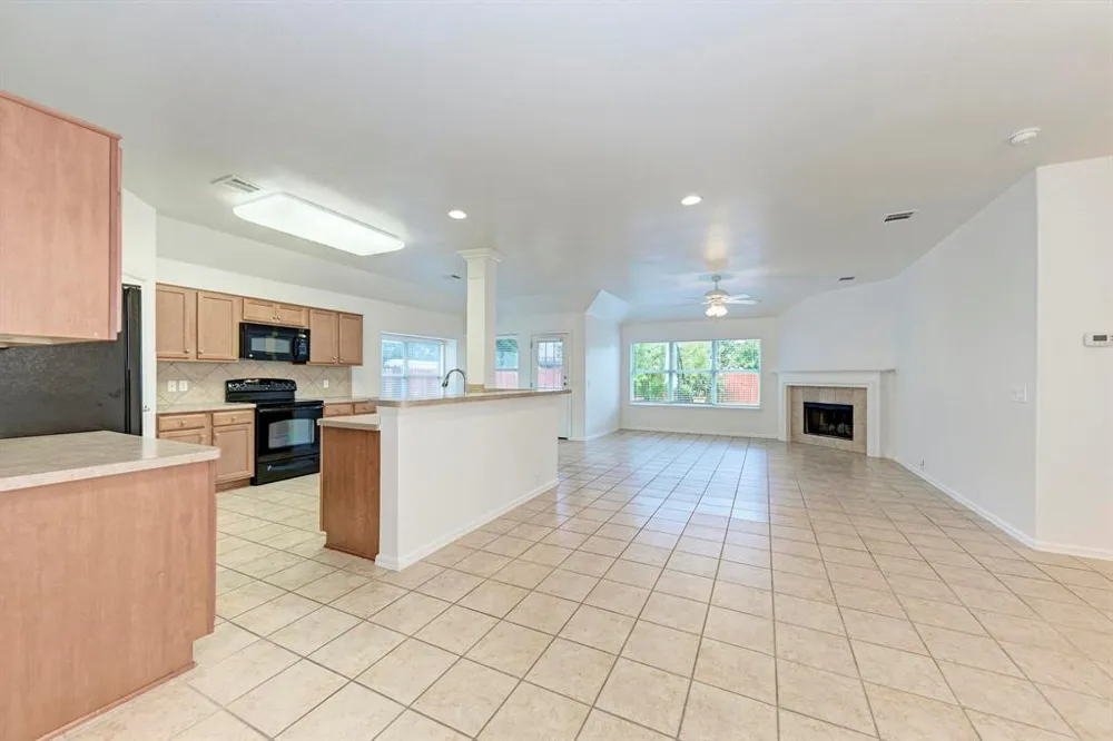 412 Golden Eagle Lane Leander, TX 78641