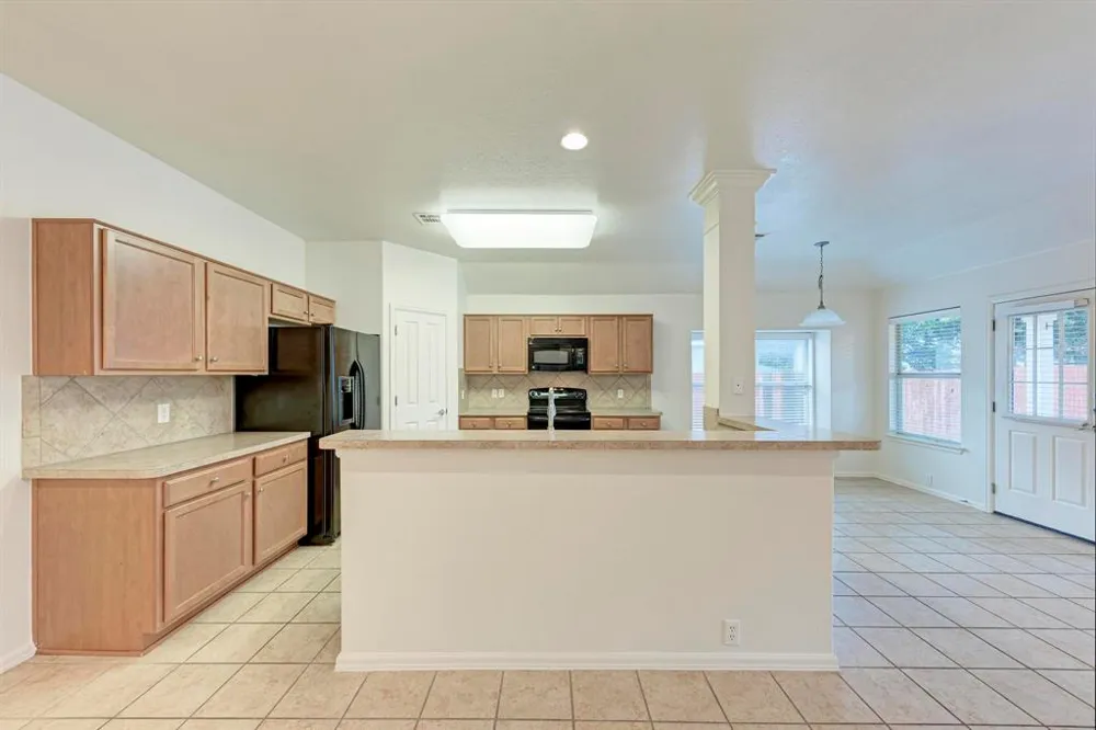 412 Golden Eagle Lane Leander, TX 78641