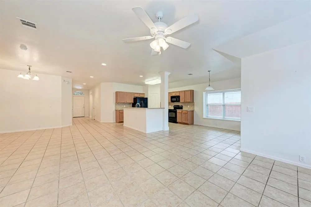 412 Golden Eagle Lane Leander, TX 78641