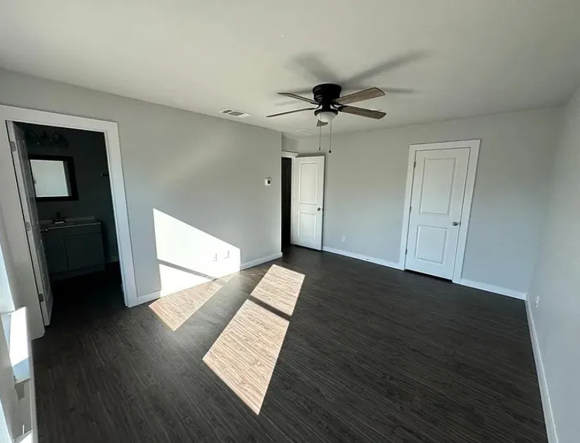 1702 E Powell Avenue Fort Worth, TX 76104
