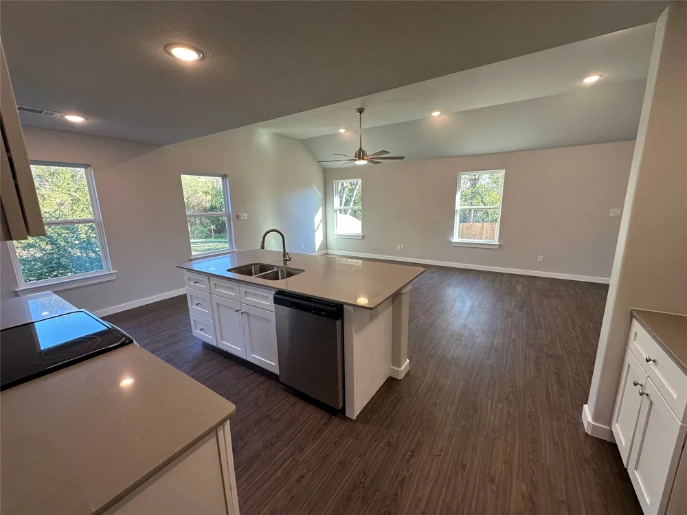 1702 E Powell Avenue Fort Worth, TX 76104