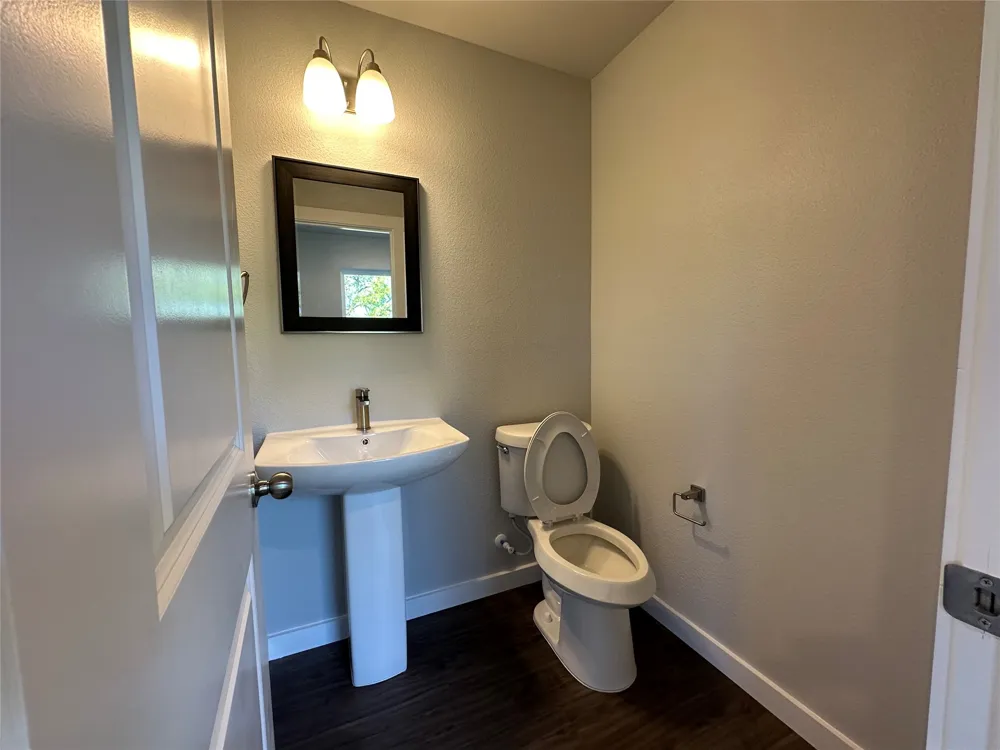 1702 E Powell Avenue Fort Worth, TX 76104