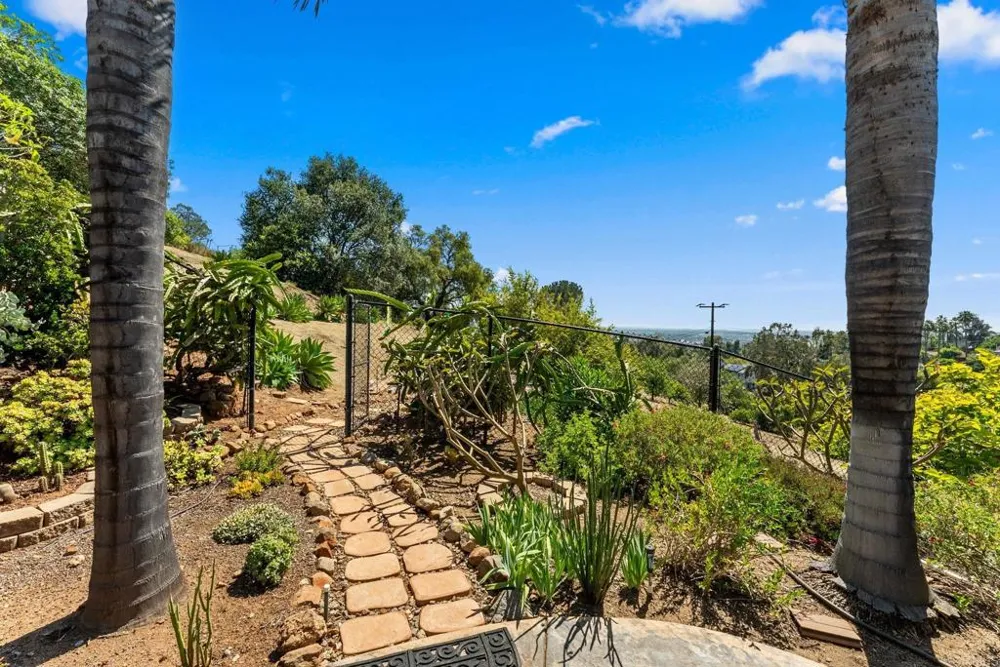 1829 Elevado Road Vista, CA 92084