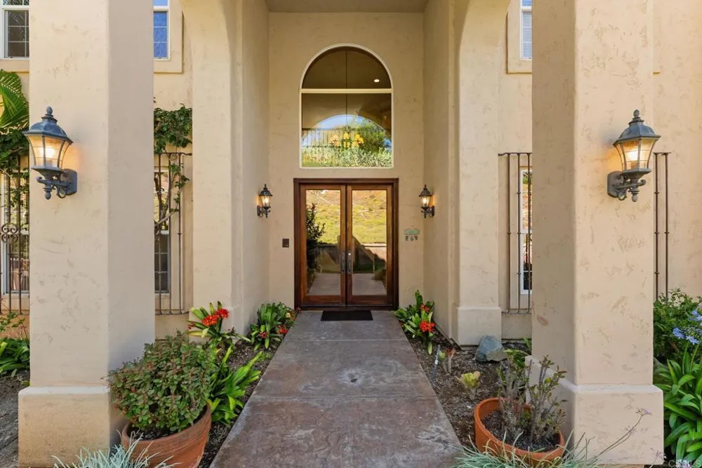 1829 Elevado Road Vista, CA 92084