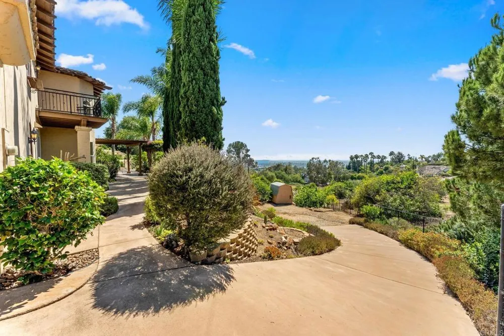 1829 Elevado Road Vista, CA 92084