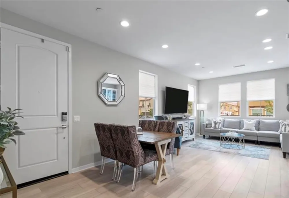 28654 Jadineras dr Valencia, CA 91354