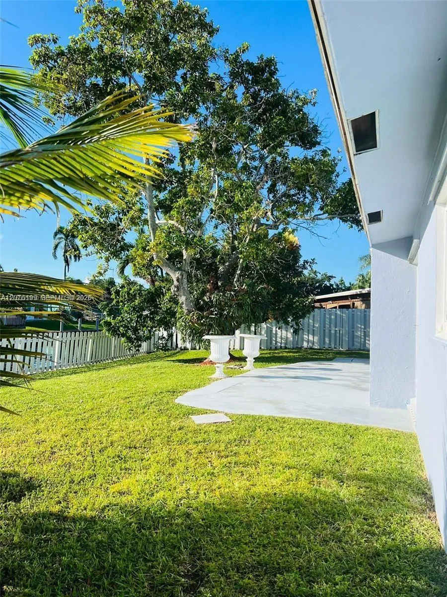 1980 NW 33rd Ct Oakland Park, FL 33309