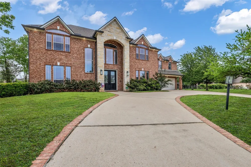 15 Winterhaven Lane Montgomery, TX 77356