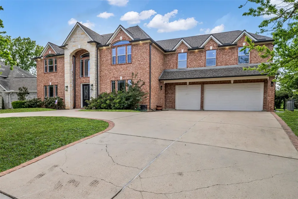 15 Winterhaven Lane Montgomery, TX 77356