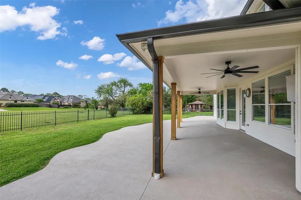 15 Winterhaven Lane Montgomery, TX 77356