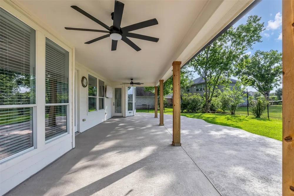 15 Winterhaven Lane Montgomery, TX 77356