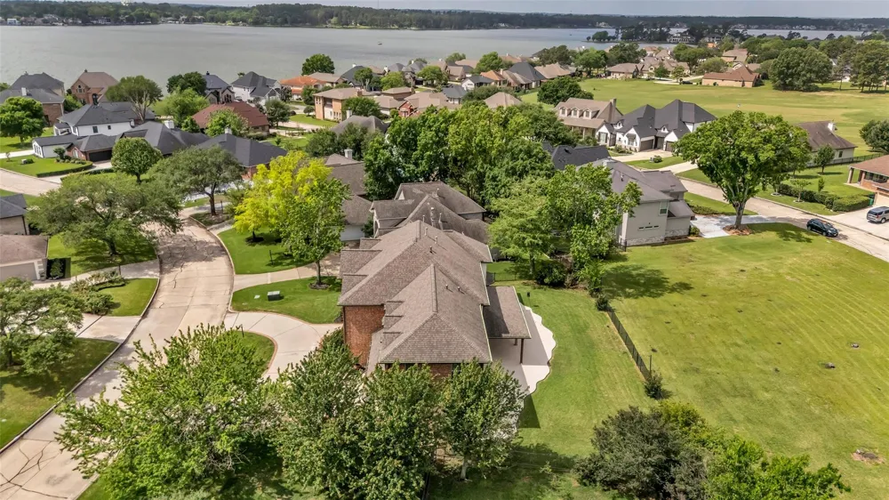 15 Winterhaven Lane Montgomery, TX 77356