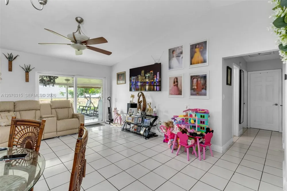 12202 SW 111th Ln Miami, FL 33186