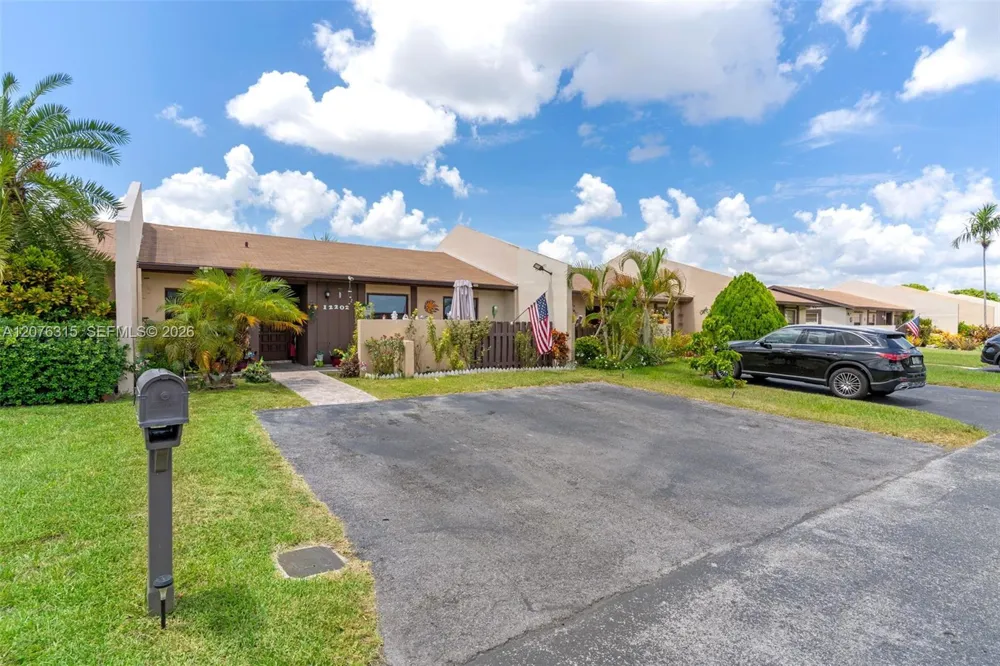 12202 SW 111th Ln Miami, FL 33186