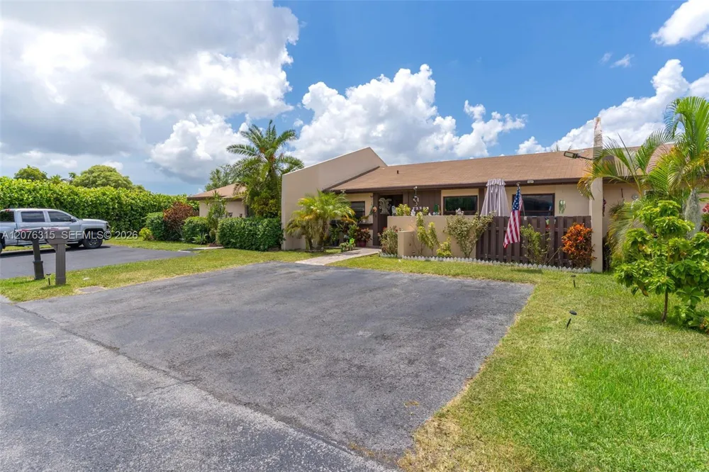 12202 SW 111th Ln Miami, FL 33186