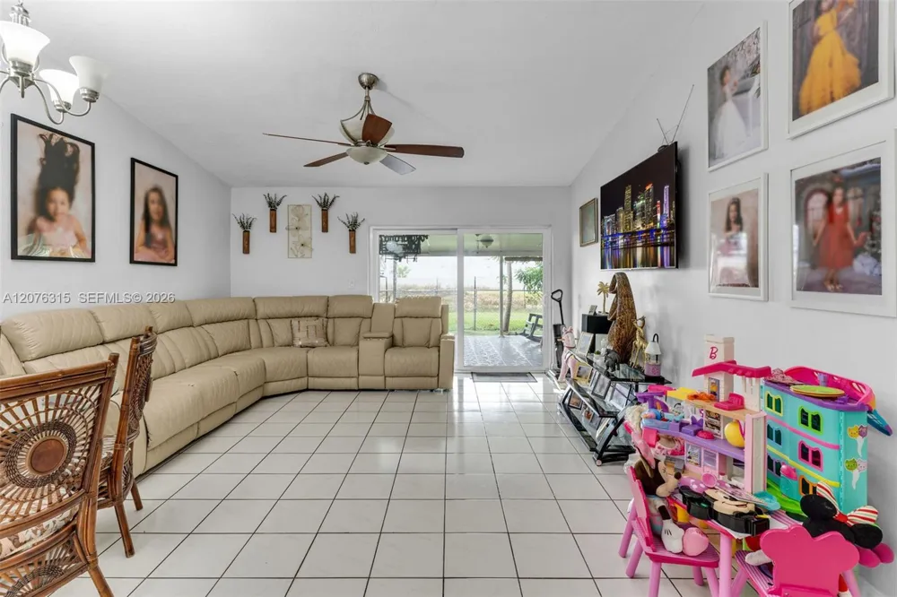 12202 SW 111th Ln Miami, FL 33186