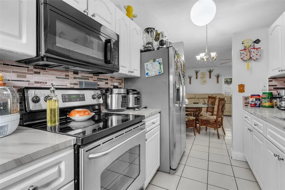 12202 SW 111th Ln Miami, FL 33186