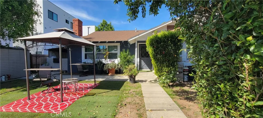 6467 Woodley Van Nuys, CA 91406