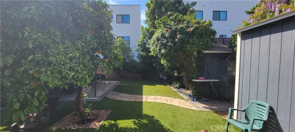 6467 Woodley Van Nuys, CA 91406