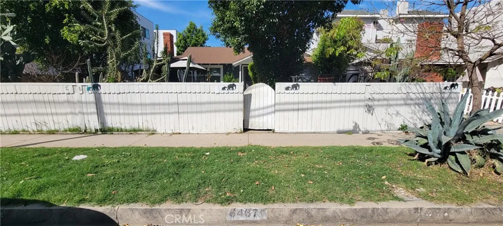 6467 Woodley Van Nuys, CA 91406