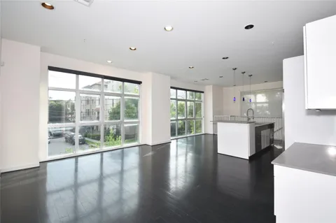 207 Pierce Street #201