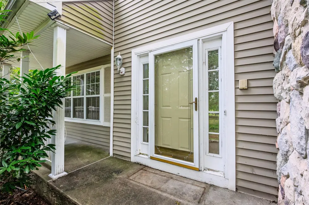 16 Jacobsen Court Medford, NY 11763