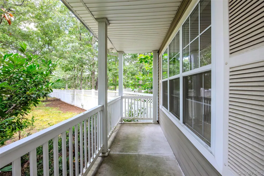 16 Jacobsen Court Medford, NY 11763