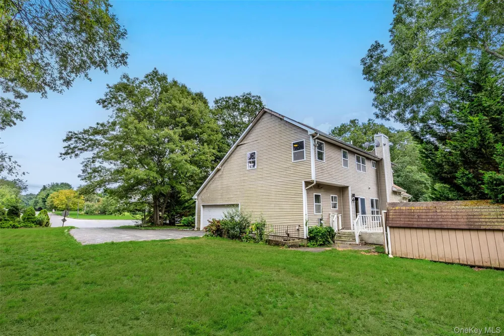 16 Jacobsen Court Medford, NY 11763