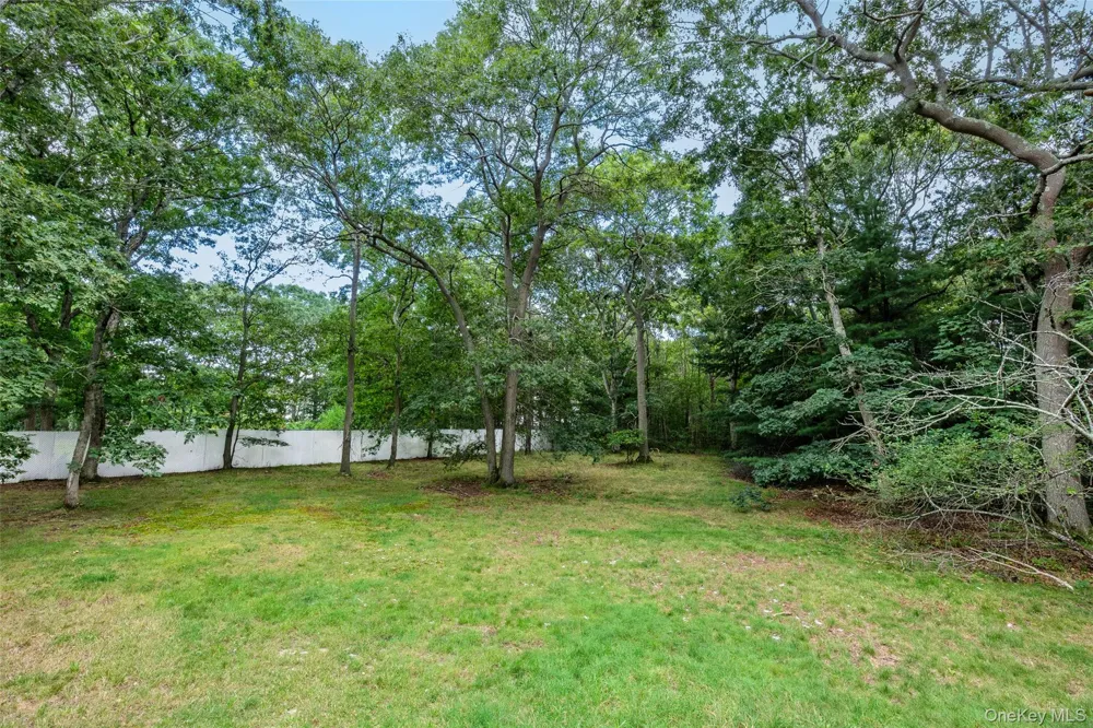 16 Jacobsen Court Medford, NY 11763