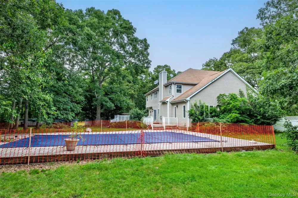 16 Jacobsen Court Medford, NY 11763
