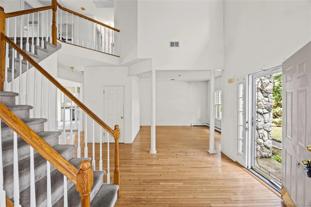 16 Jacobsen Court Medford, NY 11763