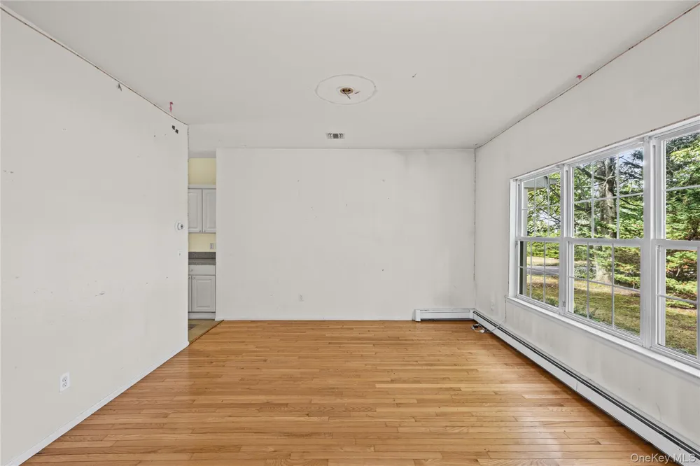 16 Jacobsen Court Medford, NY 11763