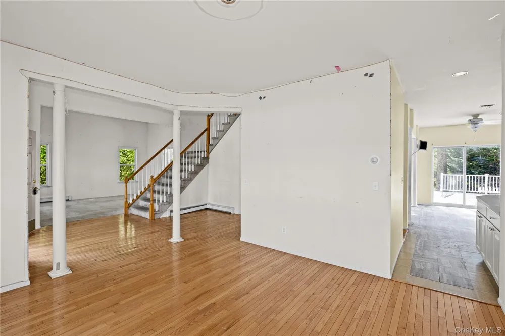 16 Jacobsen Court Medford, NY 11763