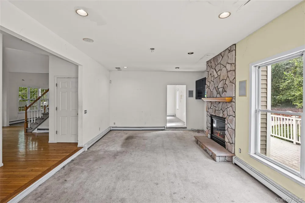 16 Jacobsen Court Medford, NY 11763