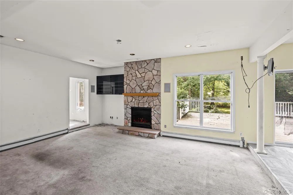 16 Jacobsen Court Medford, NY 11763