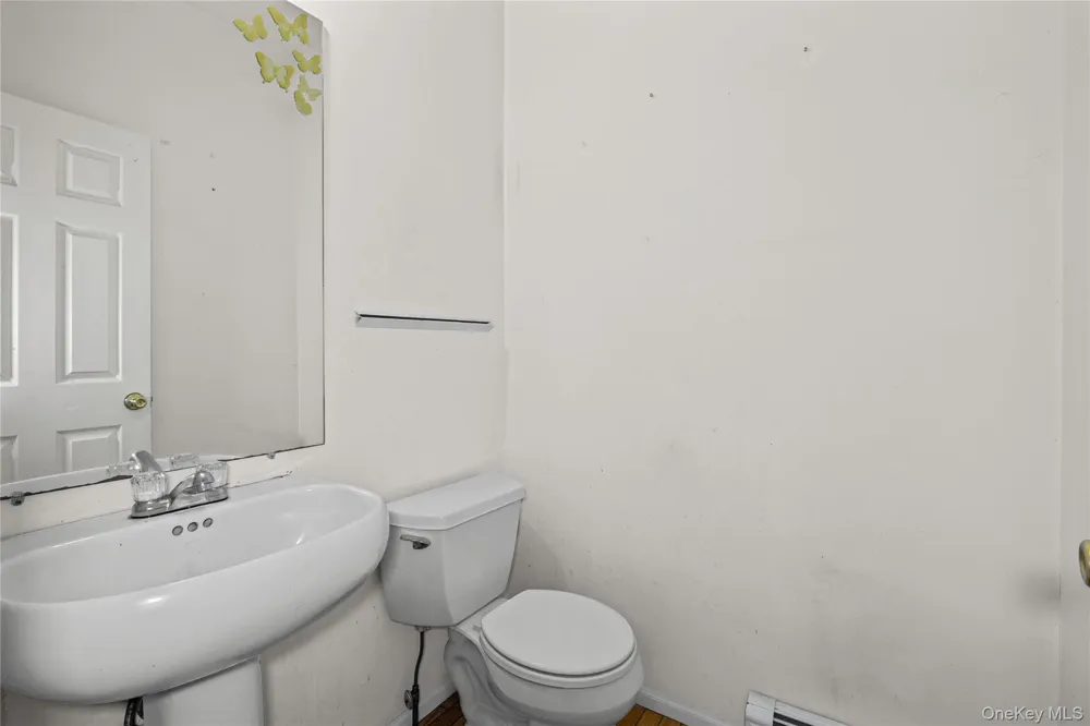 16 Jacobsen Court Medford, NY 11763