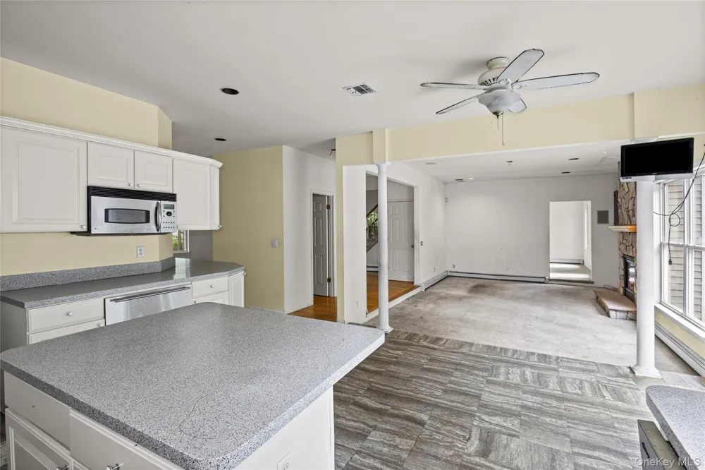16 Jacobsen Court Medford, NY 11763