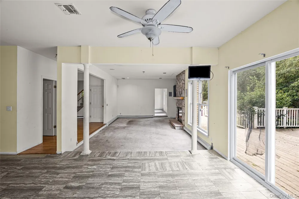 16 Jacobsen Court Medford, NY 11763