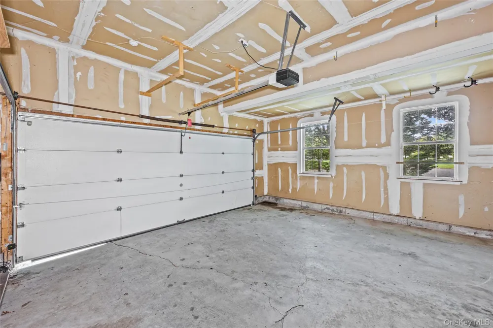 16 Jacobsen Court Medford, NY 11763