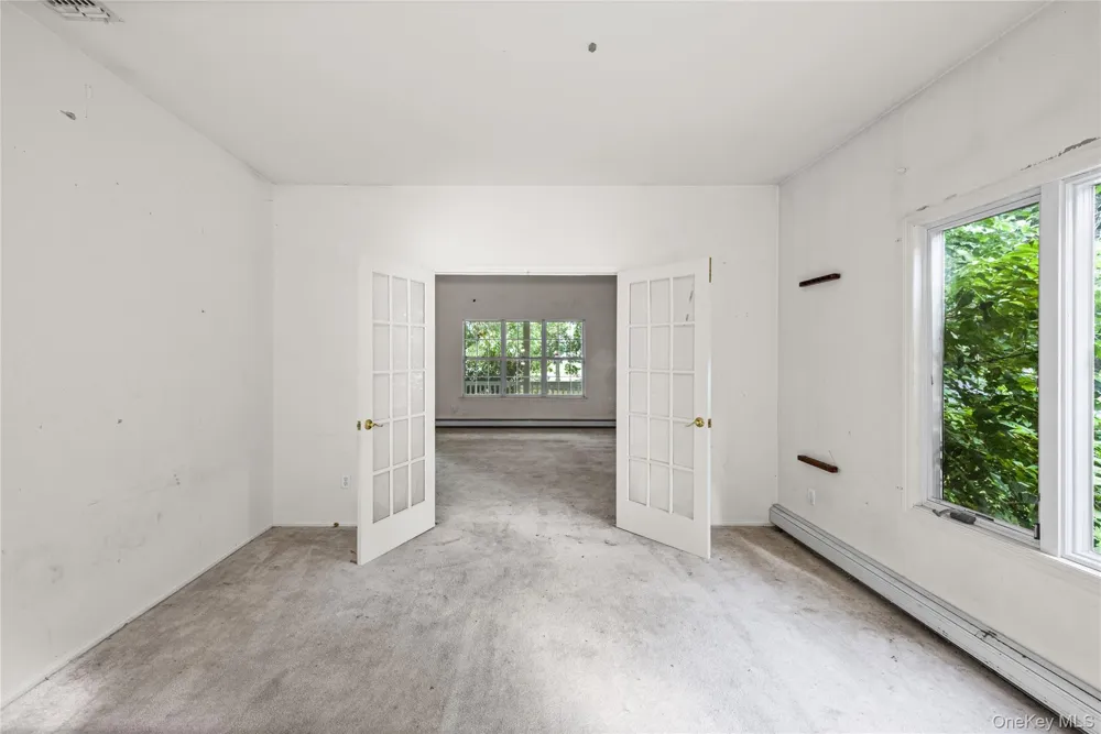 16 Jacobsen Court Medford, NY 11763