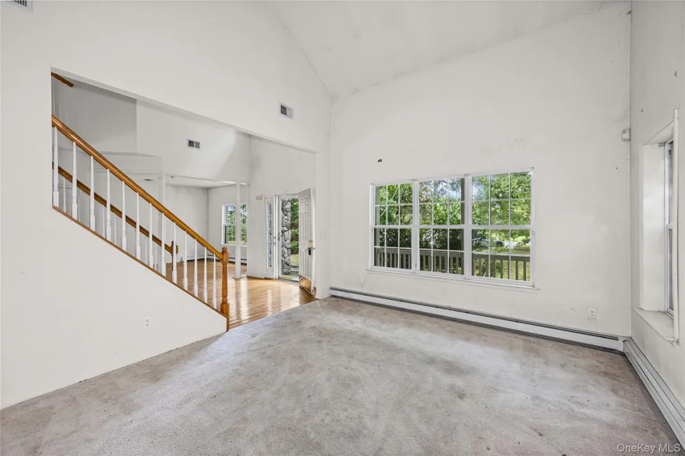 16 Jacobsen Court Medford, NY 11763