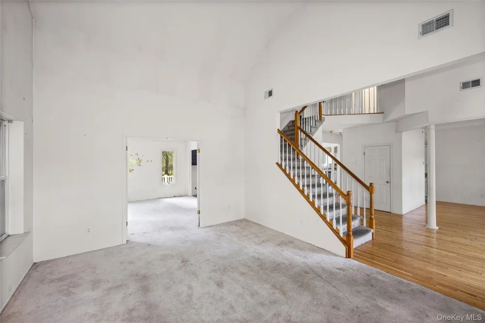 16 Jacobsen Court Medford, NY 11763